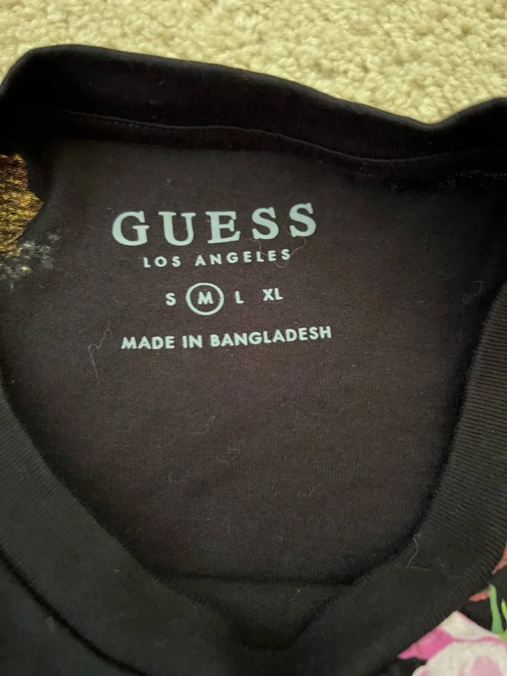 GUESS Floral Short Sleeve Shirt Men's Medium Black Crew Neck Logo Los Angeles - Picture 4 of 5